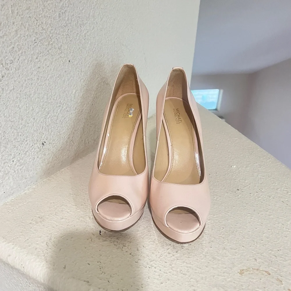 MICHAEL Michael Kors questions leave